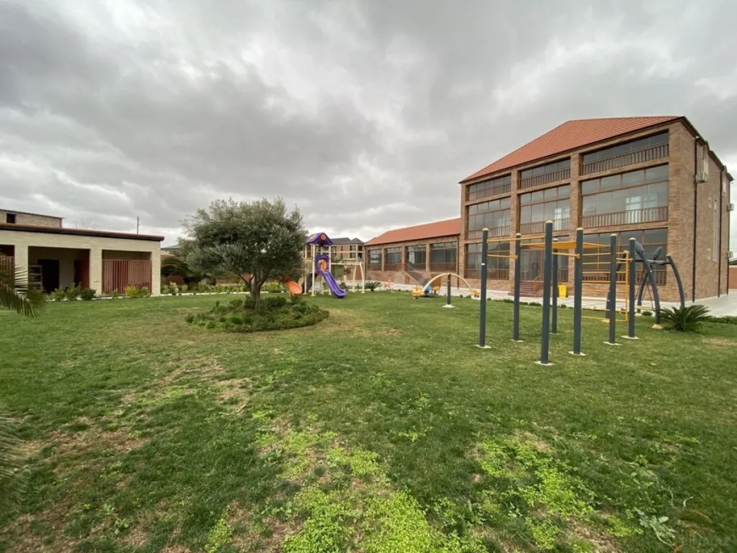 Satılır 6 otaqlı həyət evi 600 m²