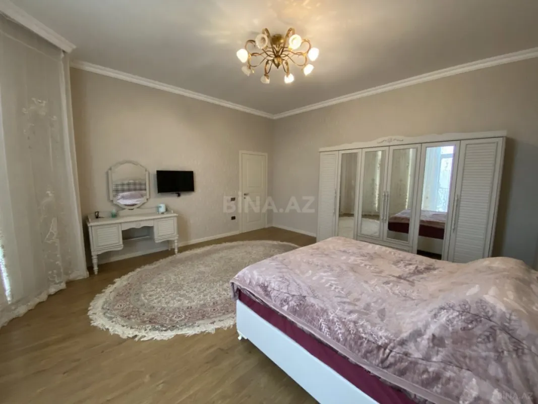 Satılır 6 otaqlı həyət evi 600 m²