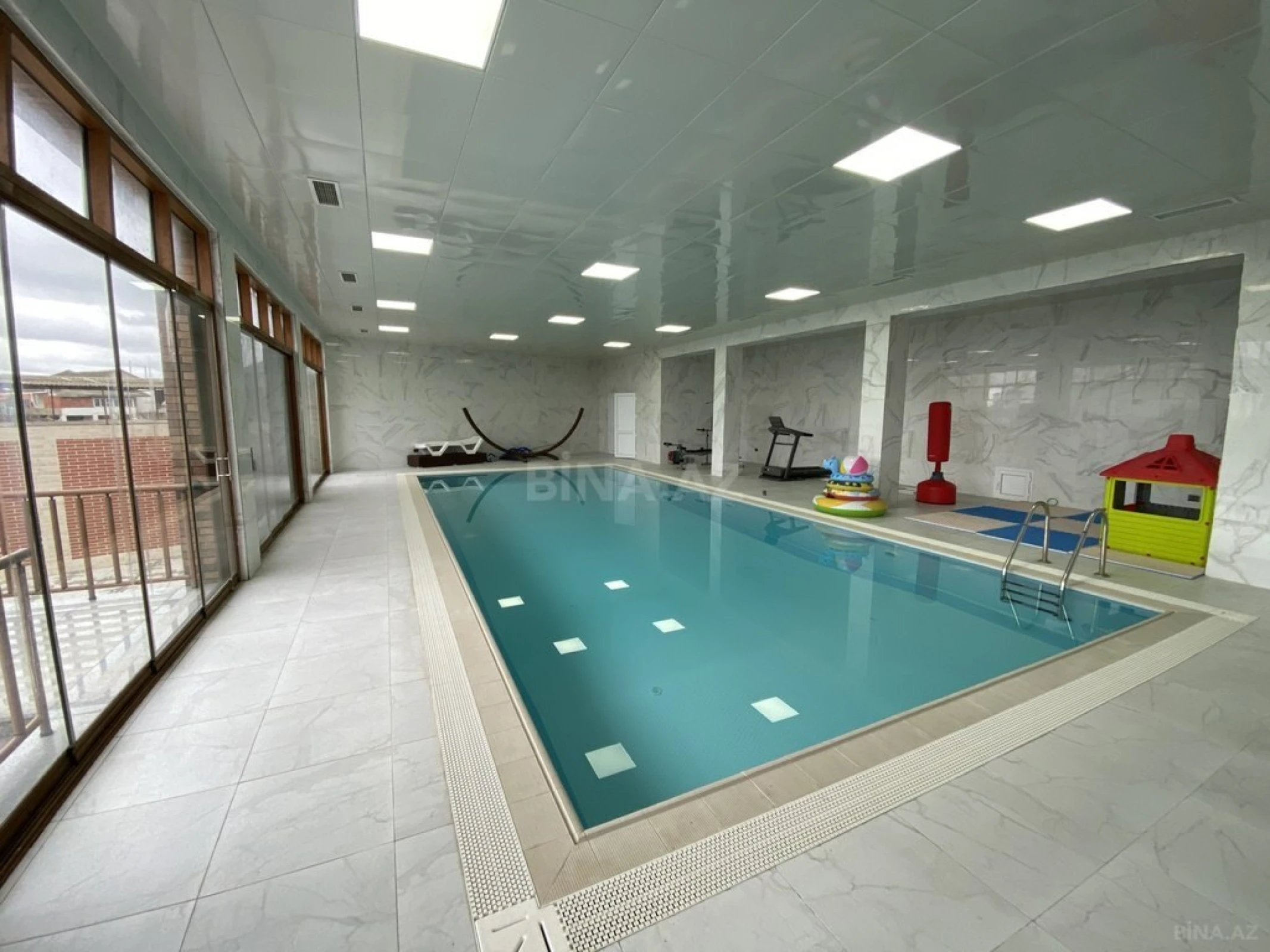 Satılır 6 otaqlı həyət evi 600 m²