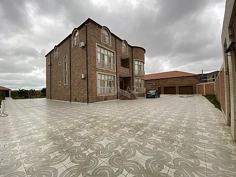 Satılır 6 otaqlı həyət evi 600 m²