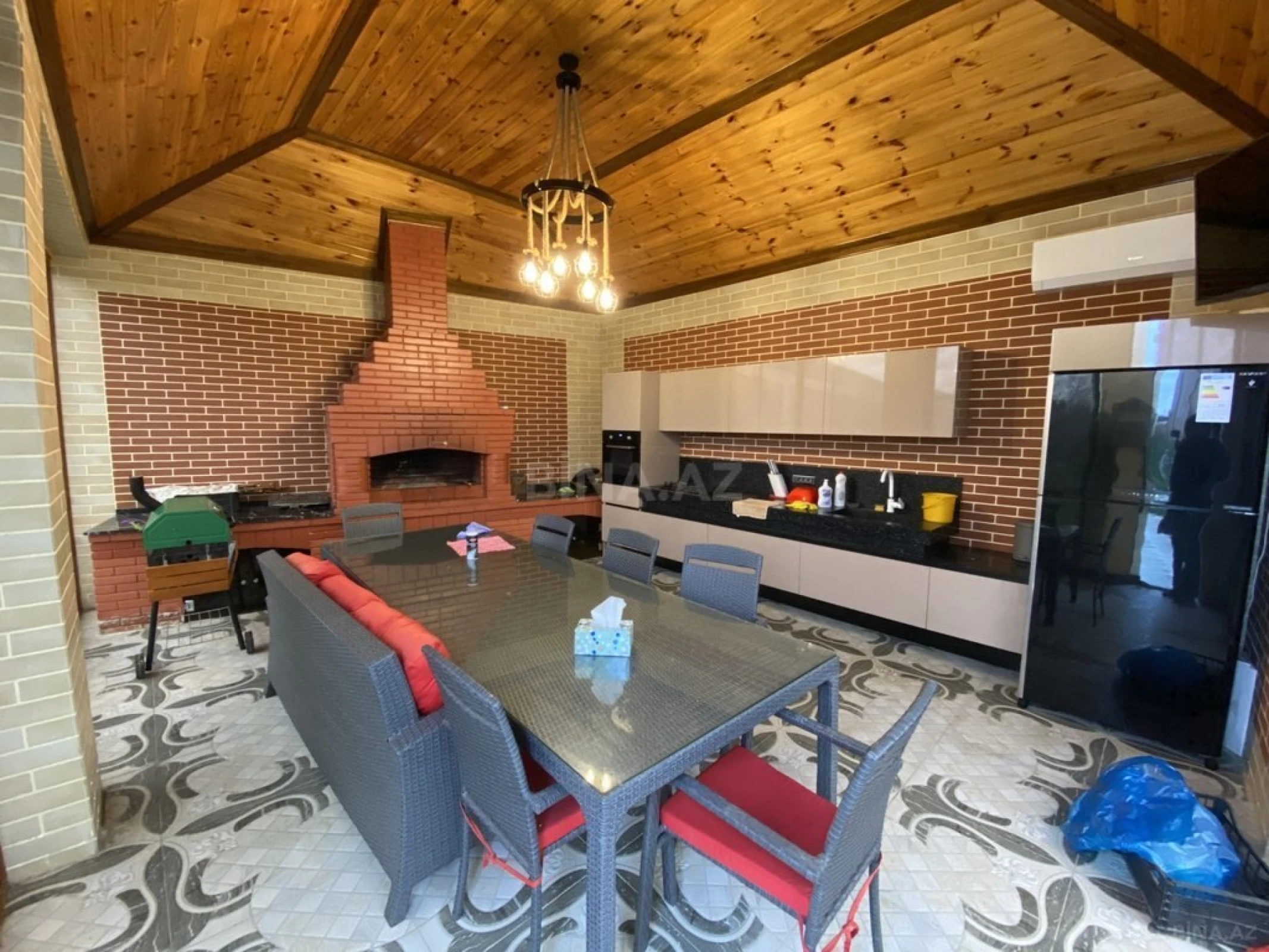 Satılır 6 otaqlı həyət evi 600 m²