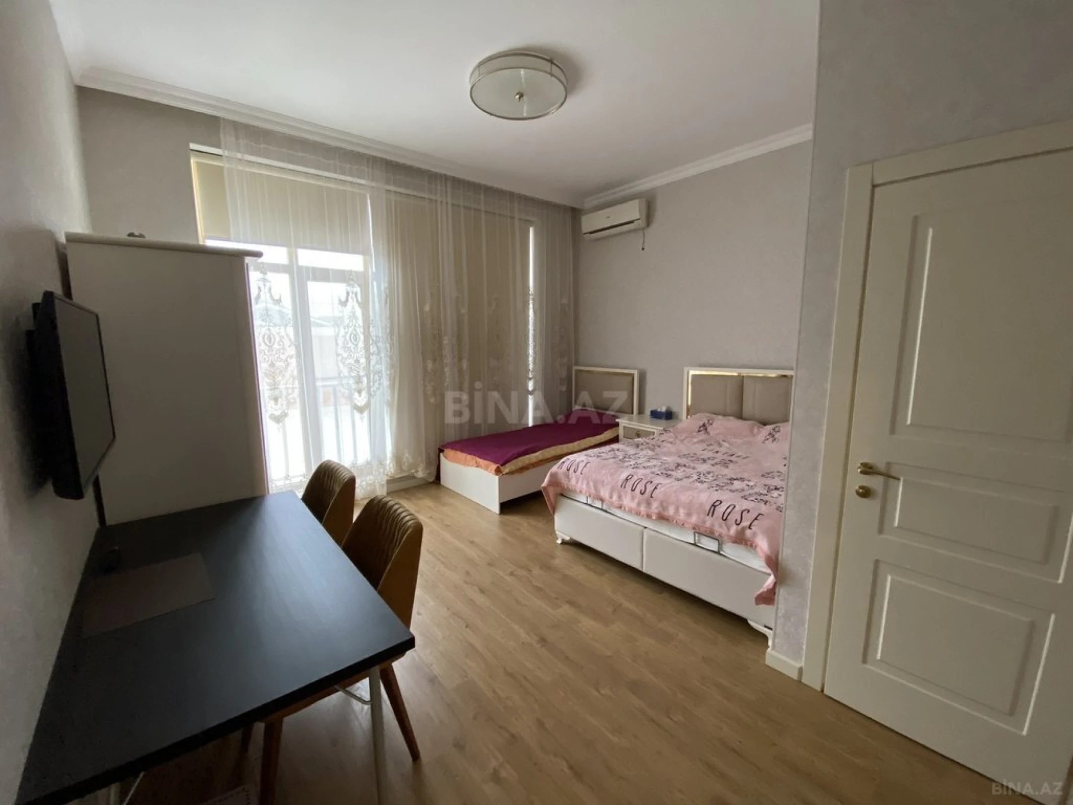 Satılır 6 otaqlı həyət evi 600 m²