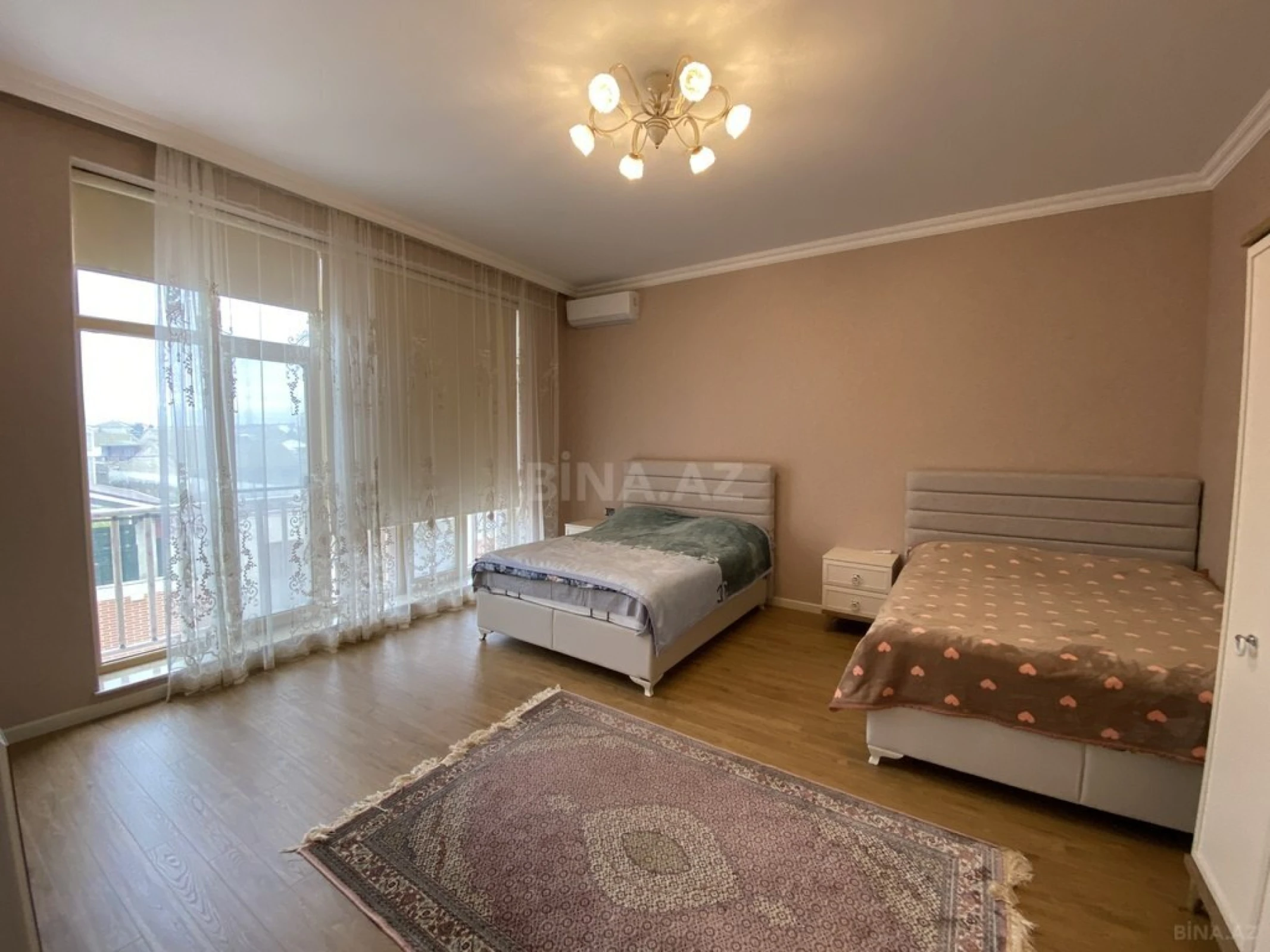 Satılır 6 otaqlı həyət evi 600 m²
