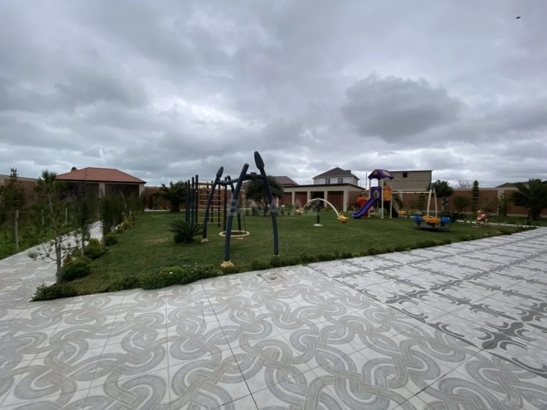 Satılır 6 otaqlı həyət evi 600 m²