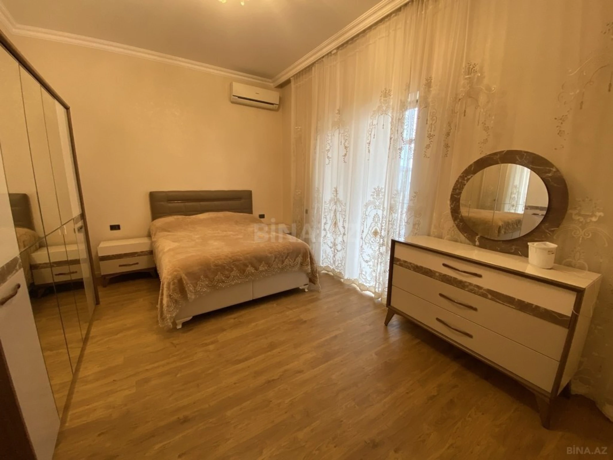Satılır 6 otaqlı həyət evi 600 m²