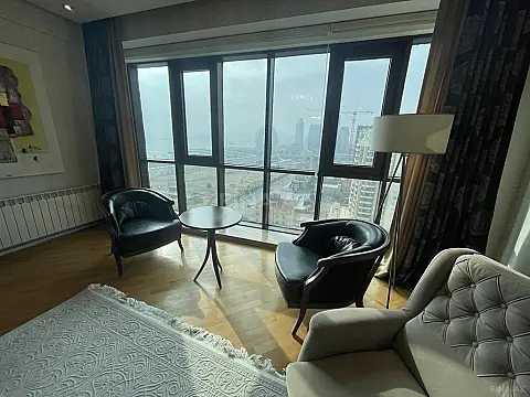 Kirayə verilir 3 otaqlı mənzil 215 m²