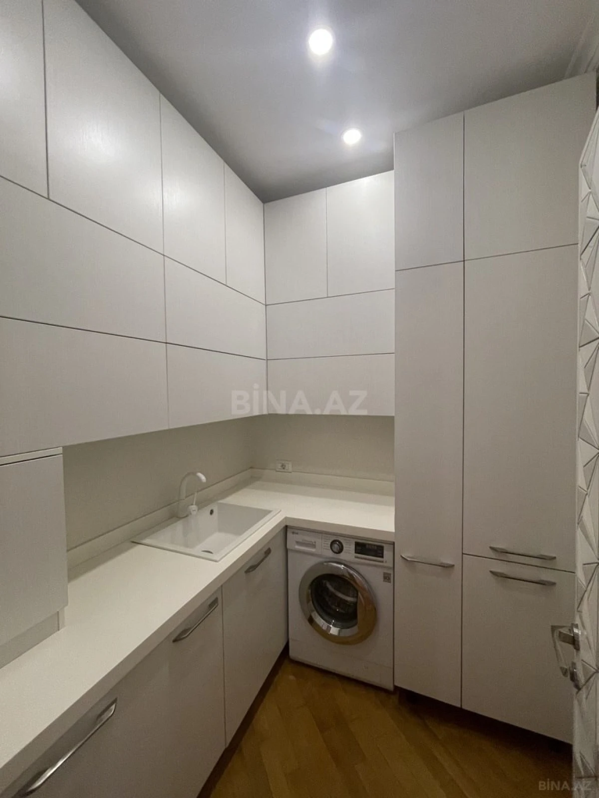 Kirayə verilir 3 otaqlı mənzil 215 m²