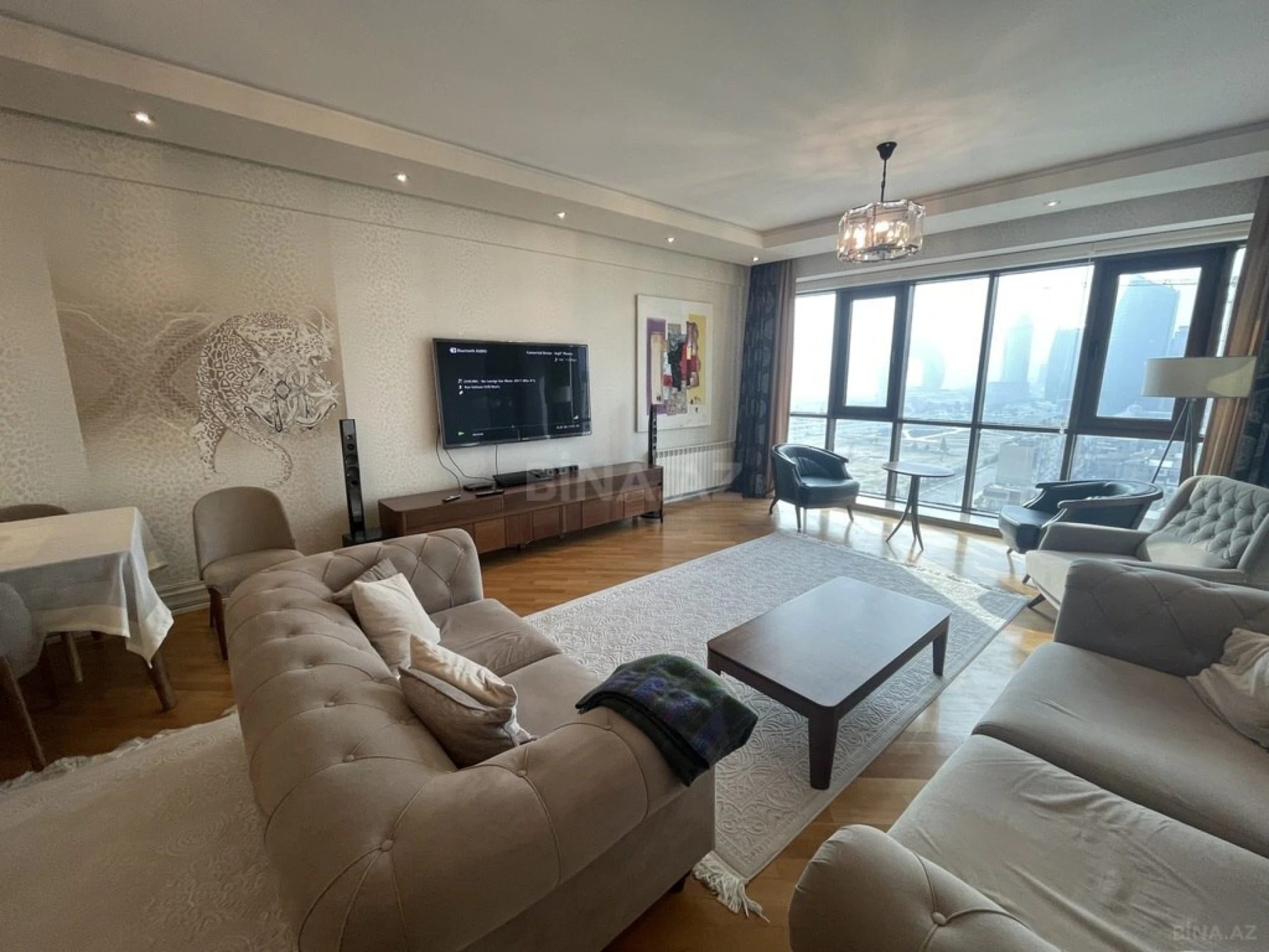 Kirayə verilir 3 otaqlı mənzil 215 m²