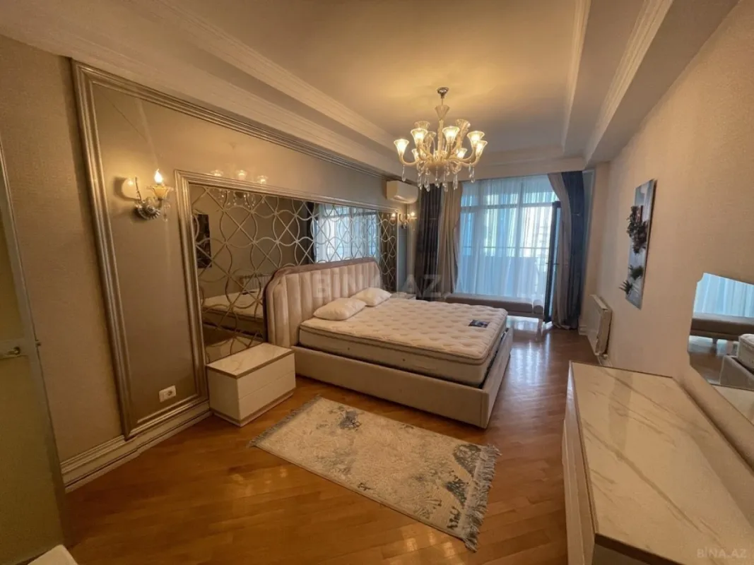 Kirayə verilir 3 otaqlı mənzil 215 m²