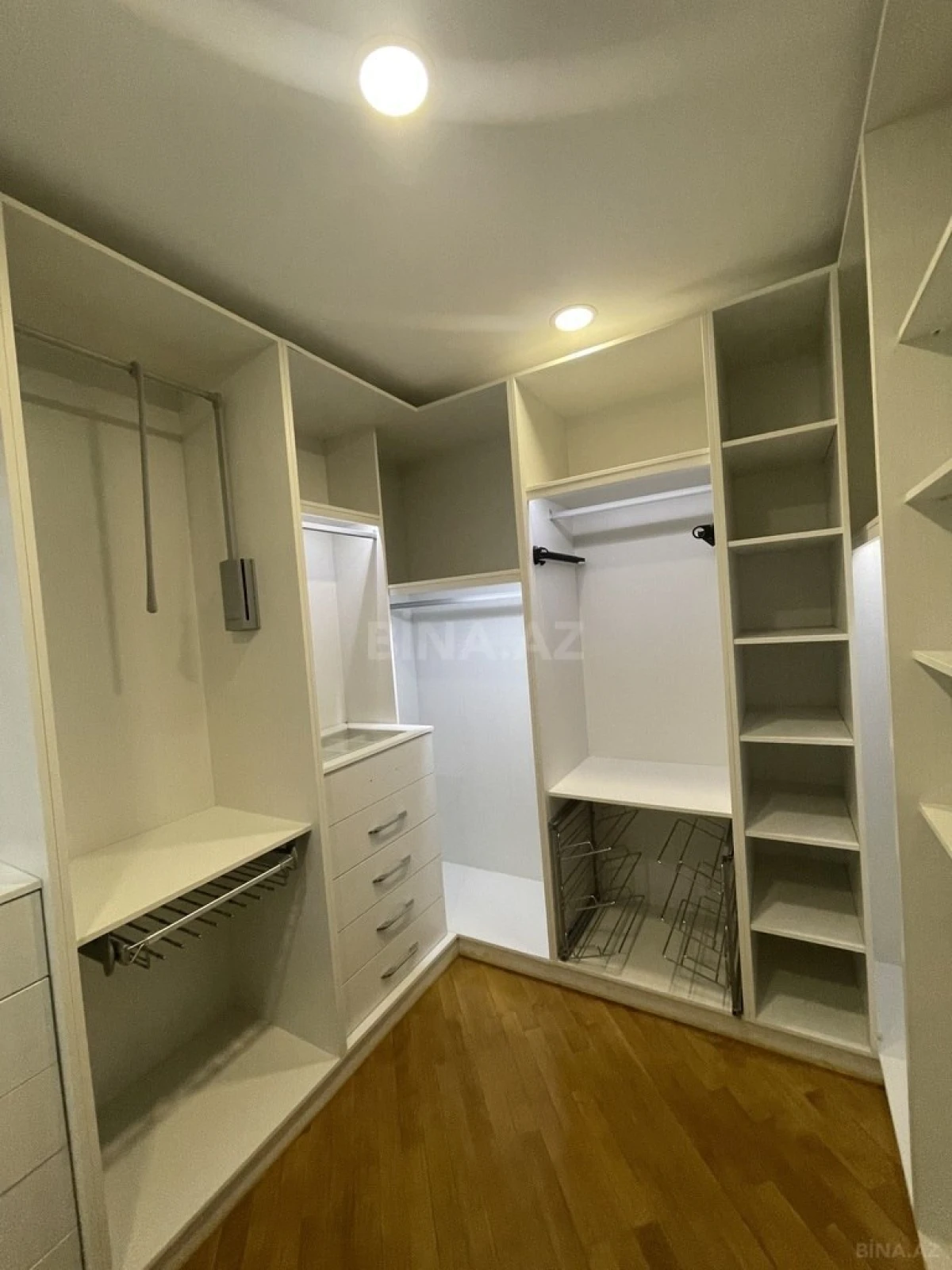 Kirayə verilir 3 otaqlı mənzil 215 m²