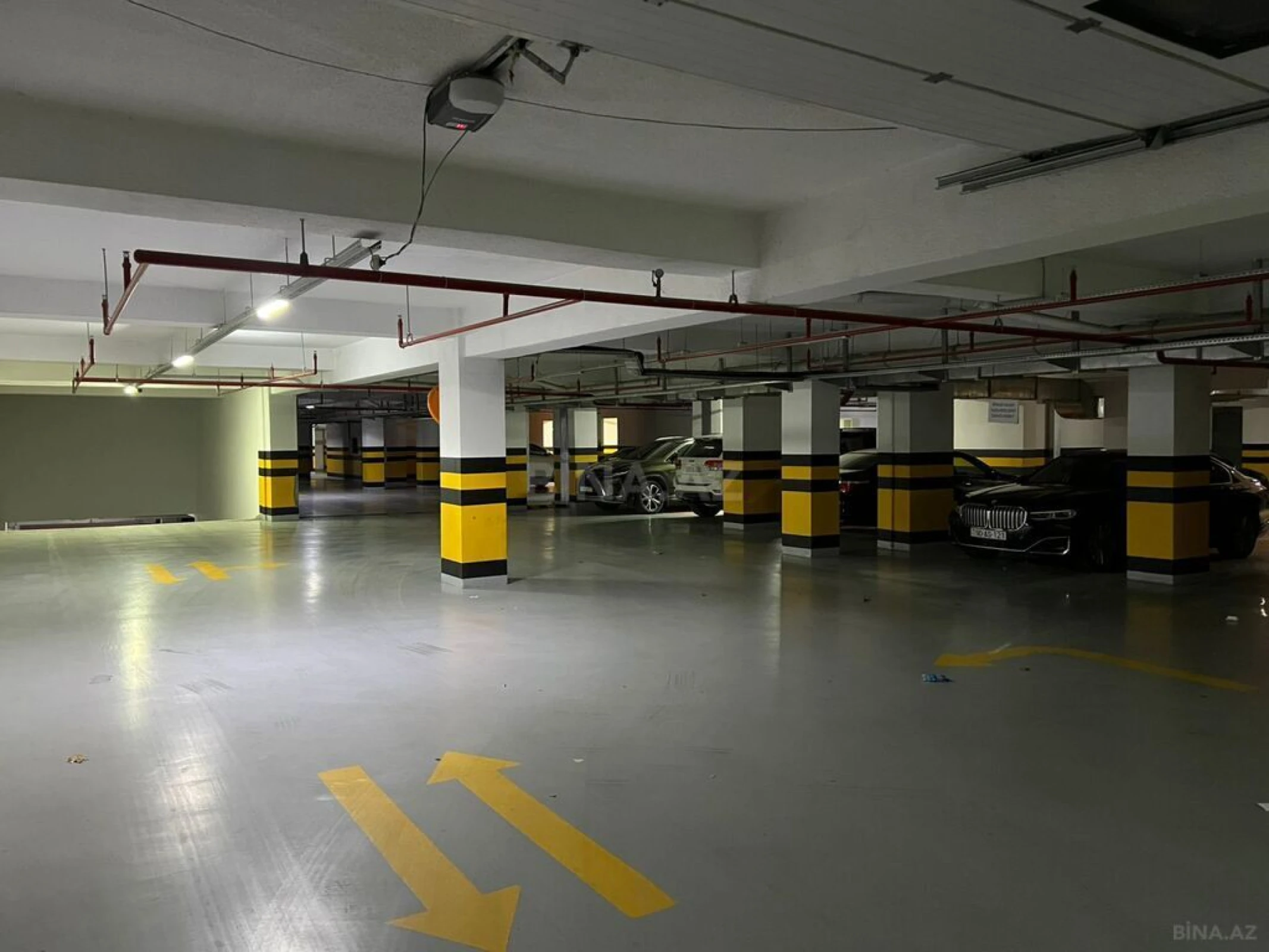 Satılır 3 otaqlı mənzil 135 m²