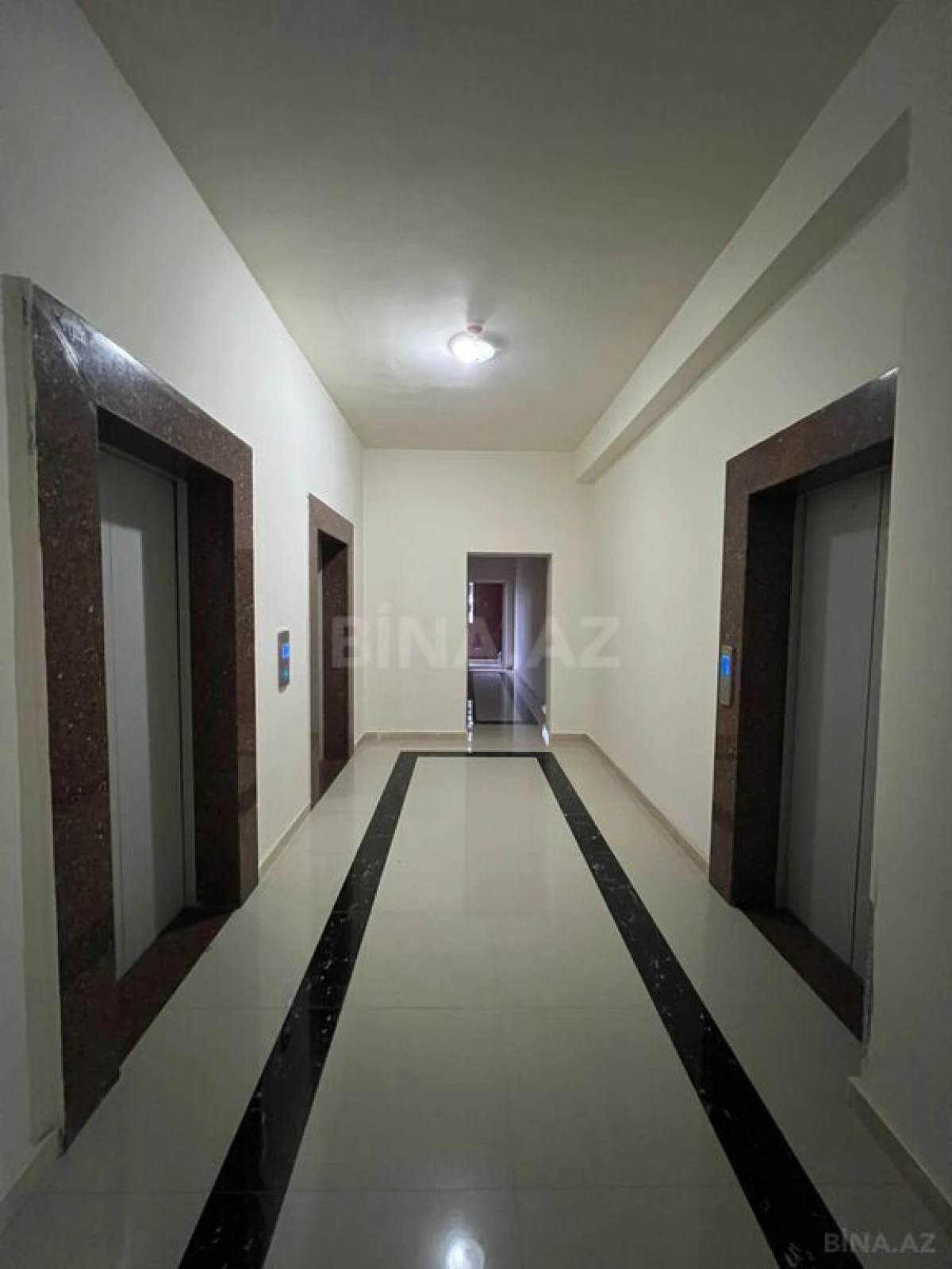 Satılır 3 otaqlı mənzil 135 m²