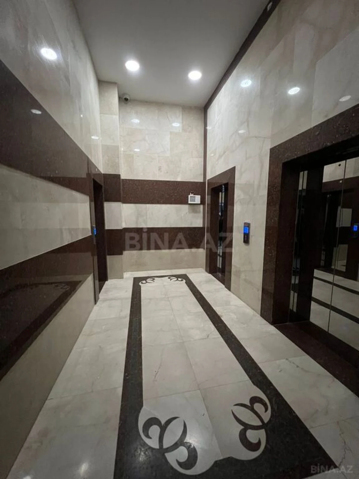 Satılır 3 otaqlı mənzil 135 m²