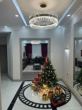 Satılır 3 otaqlı mənzil 135 m²