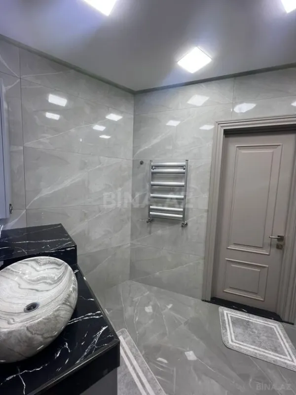 Satılır 3 otaqlı mənzil 135 m²