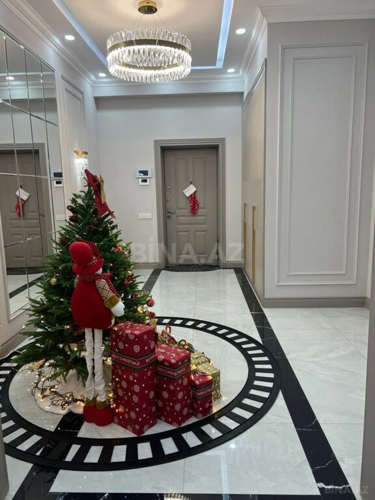 Satılır 3 otaqlı mənzil 135 m²