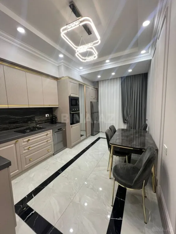 Satılır 3 otaqlı mənzil 135 m²