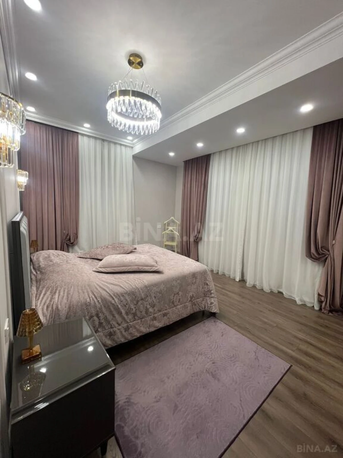 Satılır 3 otaqlı mənzil 135 m²