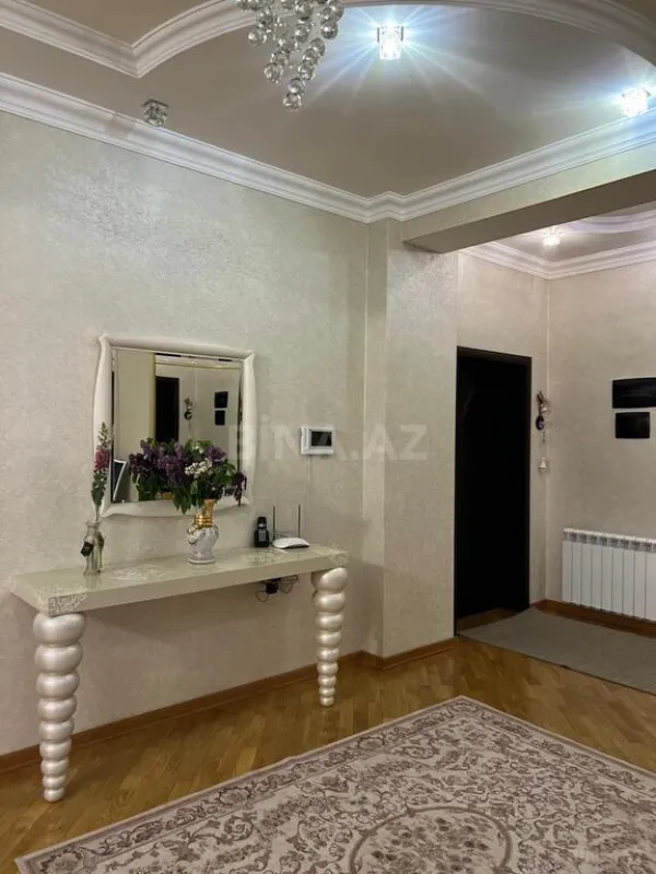 Satılır 3 otaqlı mənzil 150 m²