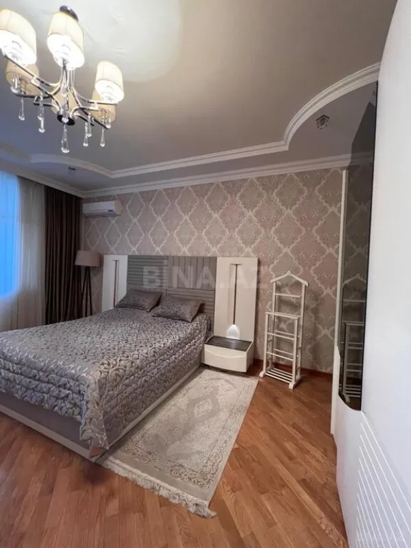 Satılır 3 otaqlı mənzil 150 m²