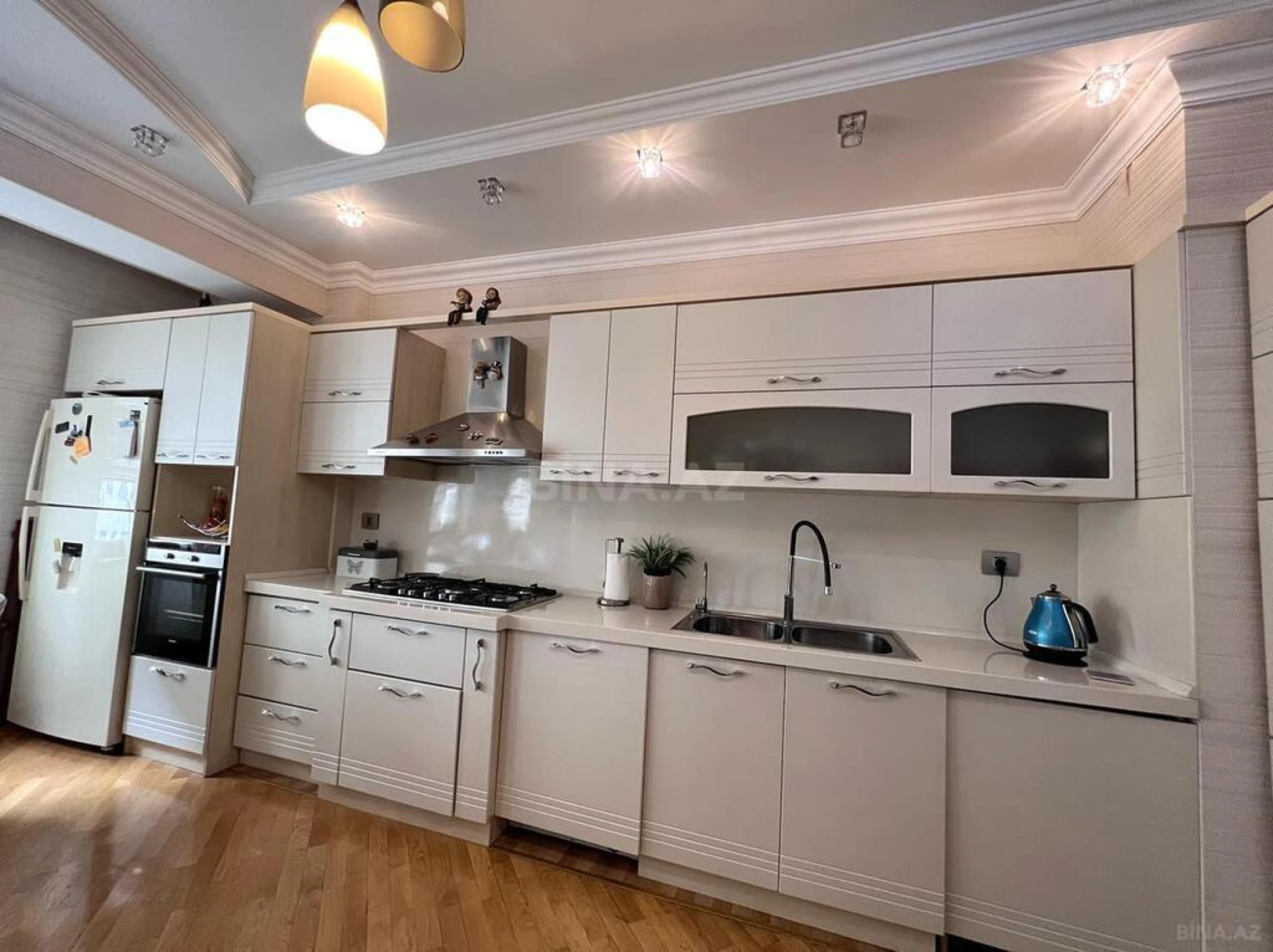 Satılır 3 otaqlı mənzil 150 m²