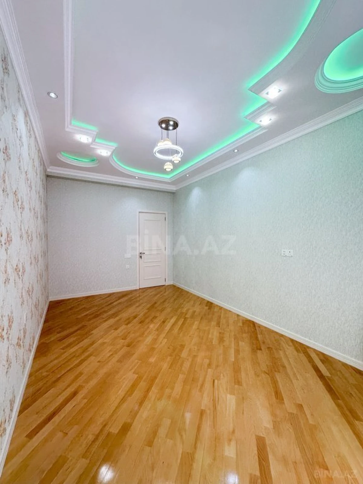 Satılır 3 otaqlı mənzil 104 m²
