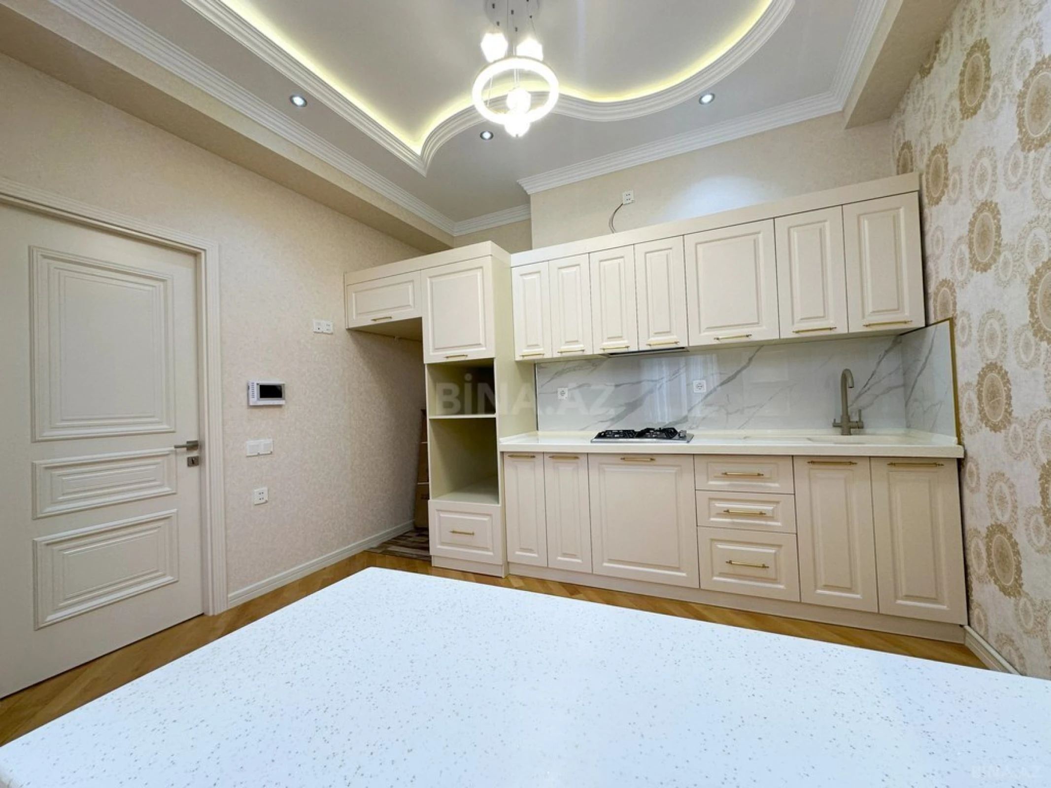Satılır 3 otaqlı mənzil 104 m²