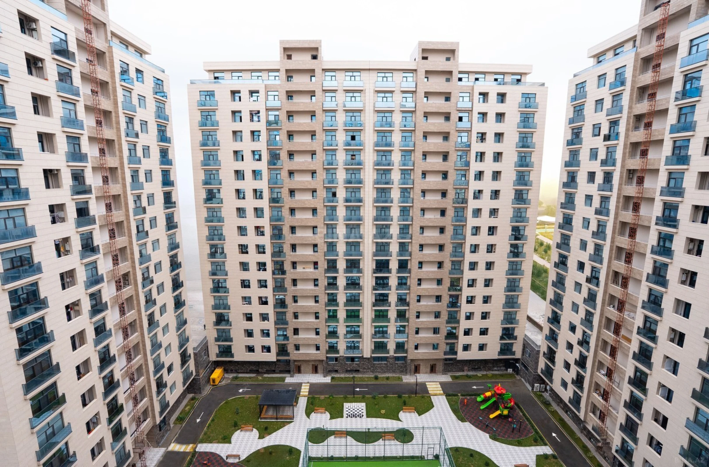 Satılır 2 otaqlı mənzil 82.9 m²