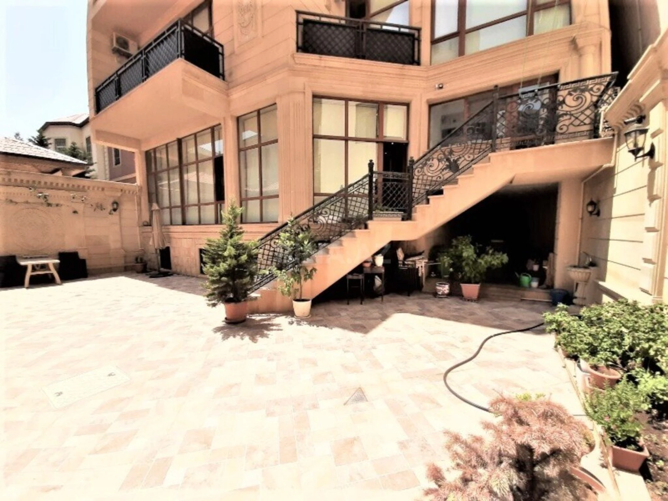 Satılır 7 otaqlı həyət evi 600 m²