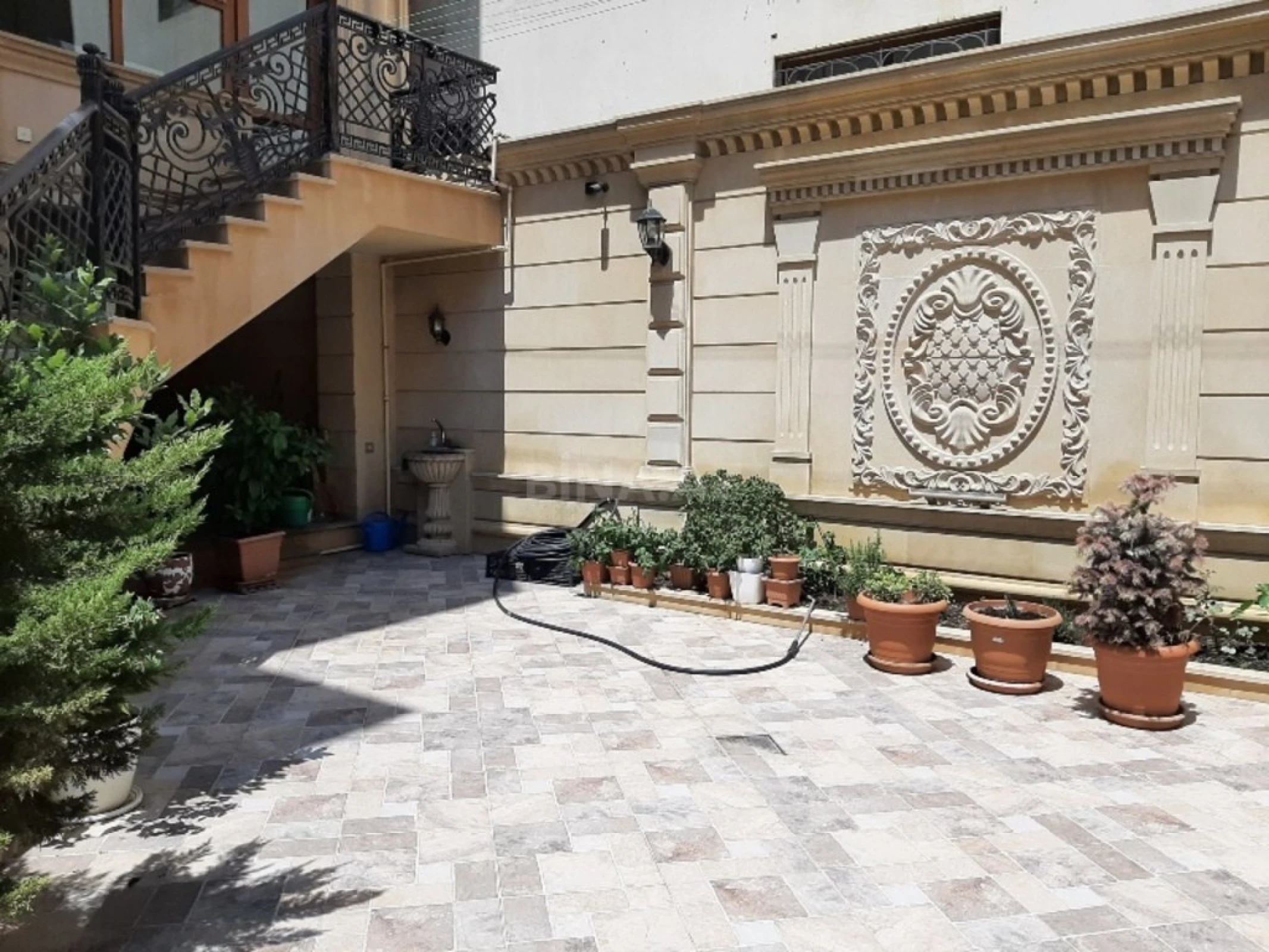 Satılır 7 otaqlı həyət evi 600 m²