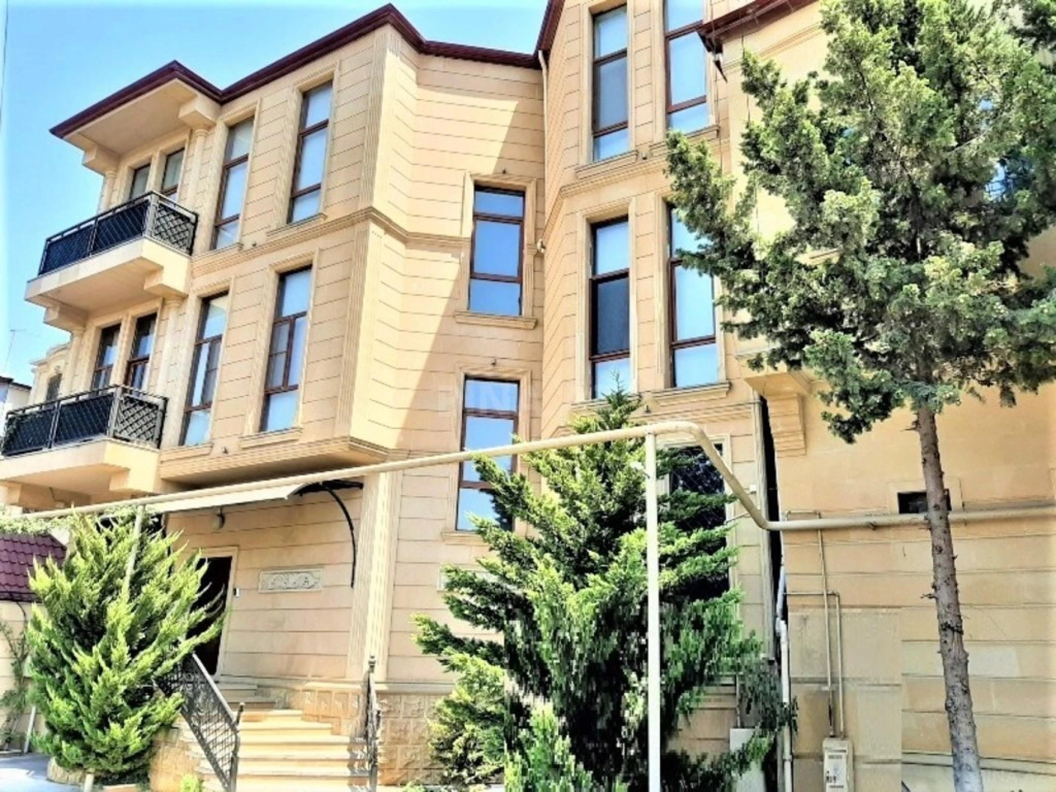 Satılır 7 otaqlı həyət evi 600 m²