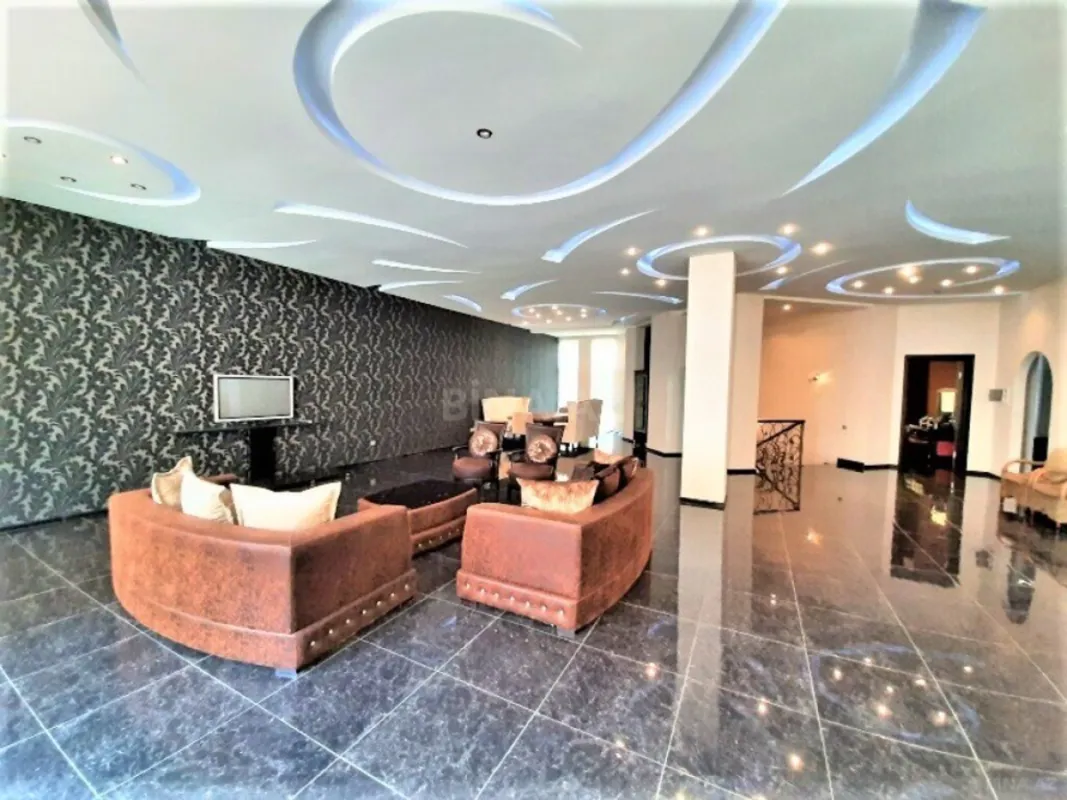 Satılır 7 otaqlı həyət evi 600 m²