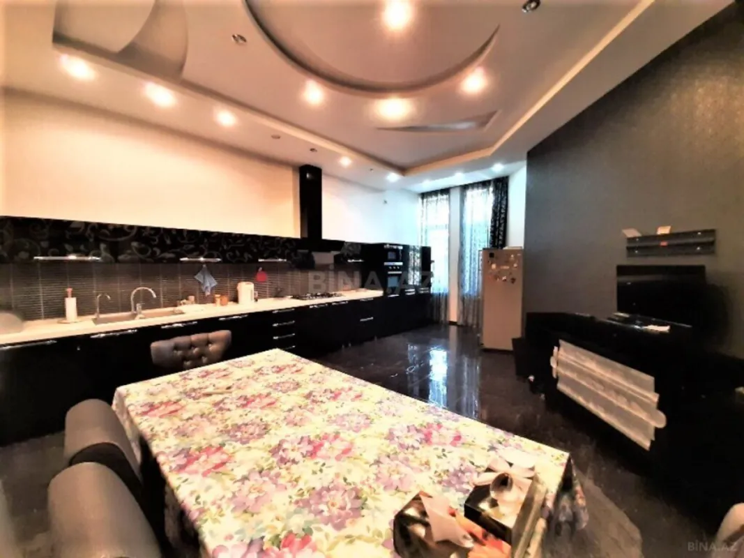 Satılır 7 otaqlı həyət evi 600 m²