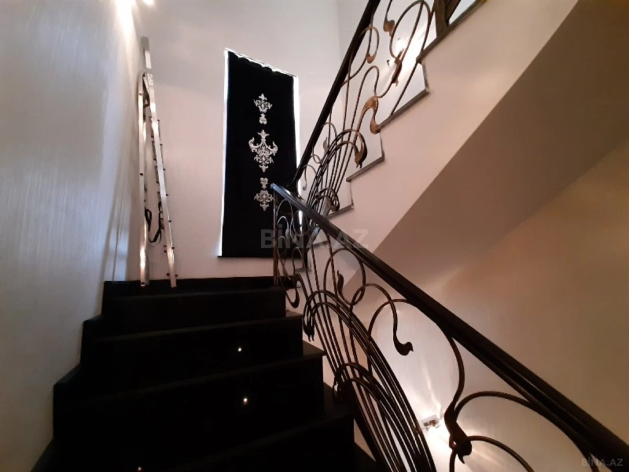 Satılır 7 otaqlı həyət evi 600 m²