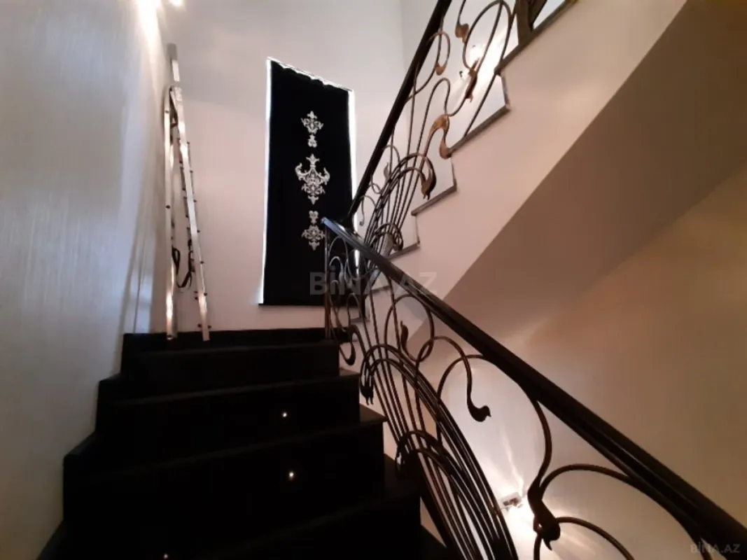 Satılır 7 otaqlı həyət evi 600 m²