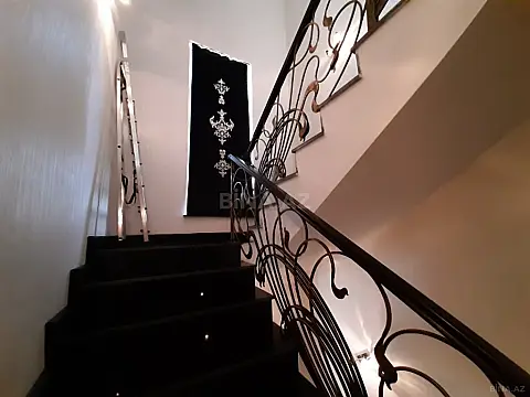 Satılır 7 otaqlı həyət evi 600 m²