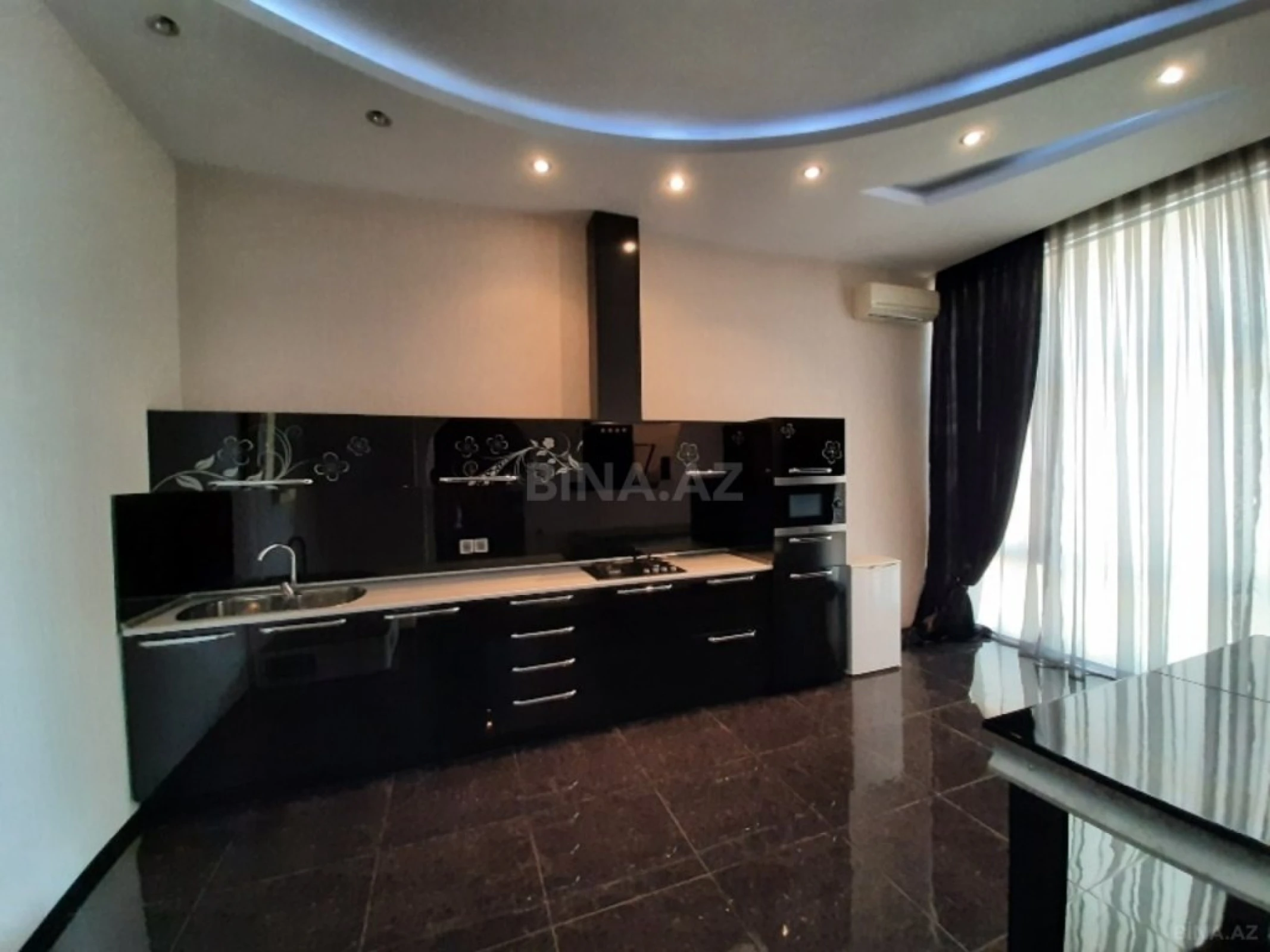 Satılır 7 otaqlı həyət evi 600 m²