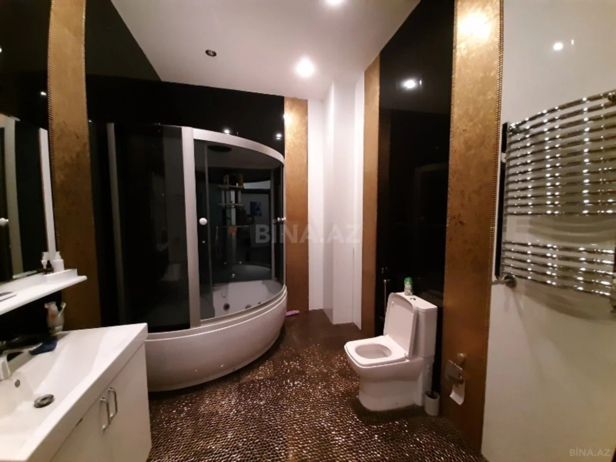 Satılır 7 otaqlı həyət evi 600 m²