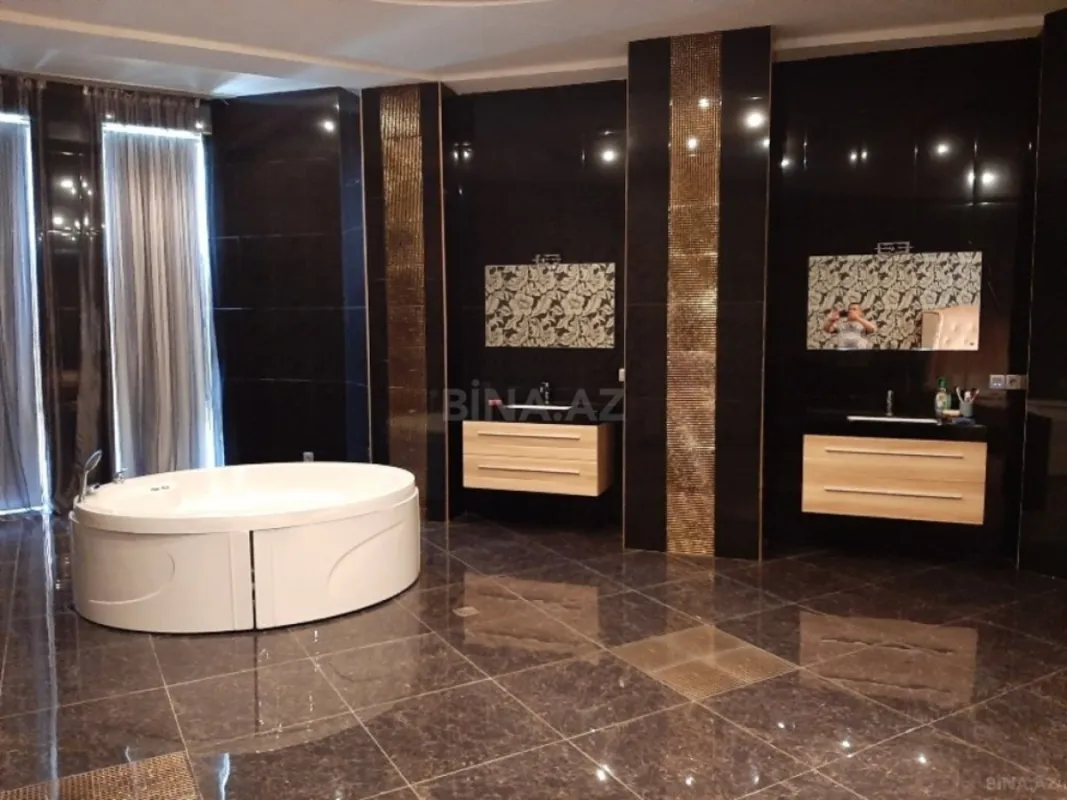 Satılır 7 otaqlı həyət evi 600 m²