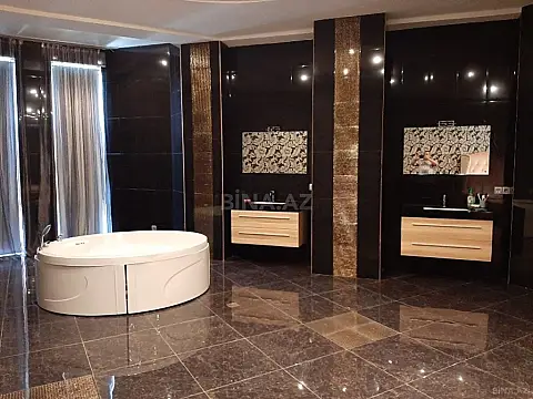 Satılır 7 otaqlı həyət evi 600 m²