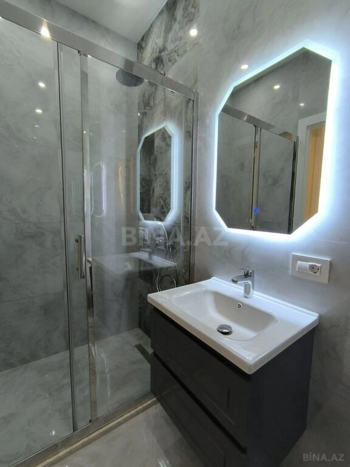 Satılır 2 otaqlı mənzil 82.9 m²