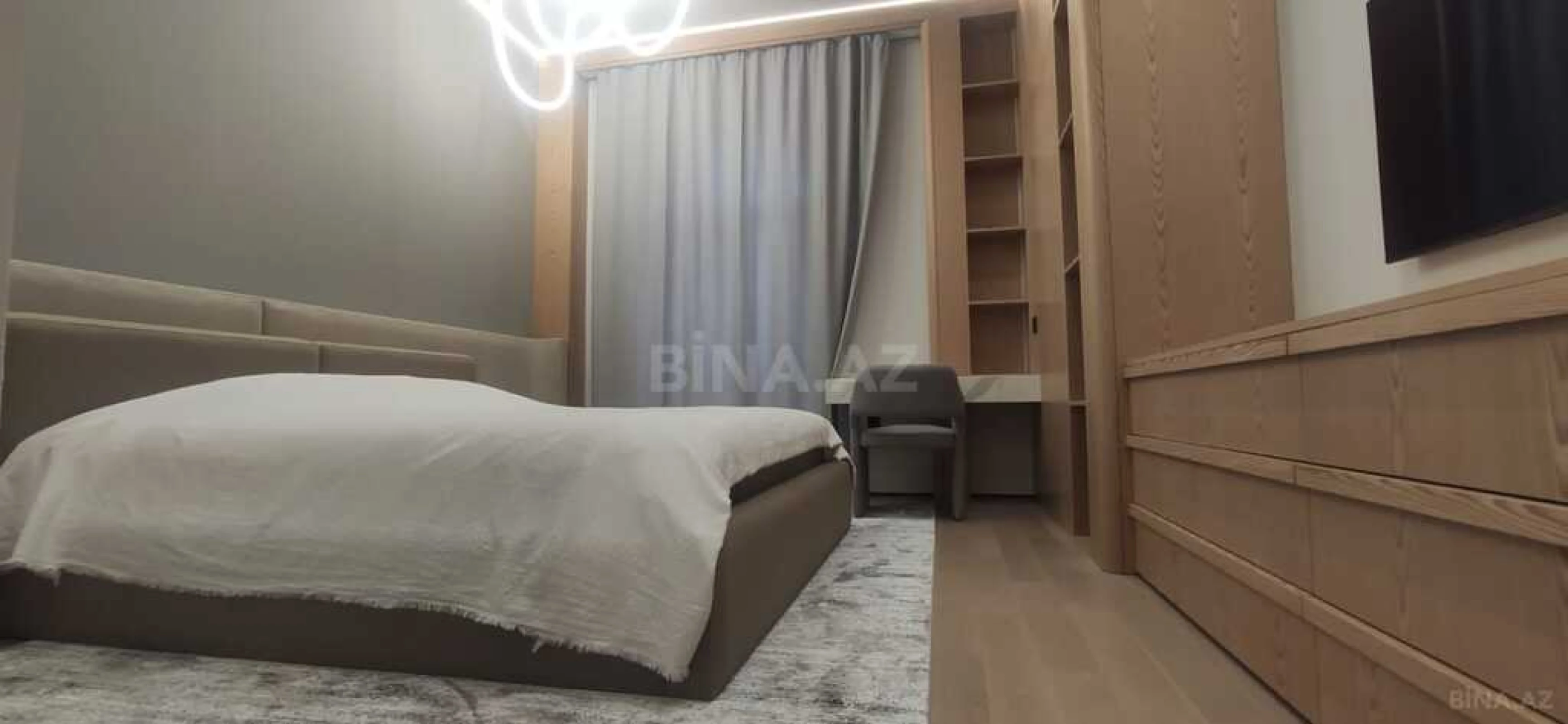 Kirayə verilir 2 otaqlı mənzil 90 m²