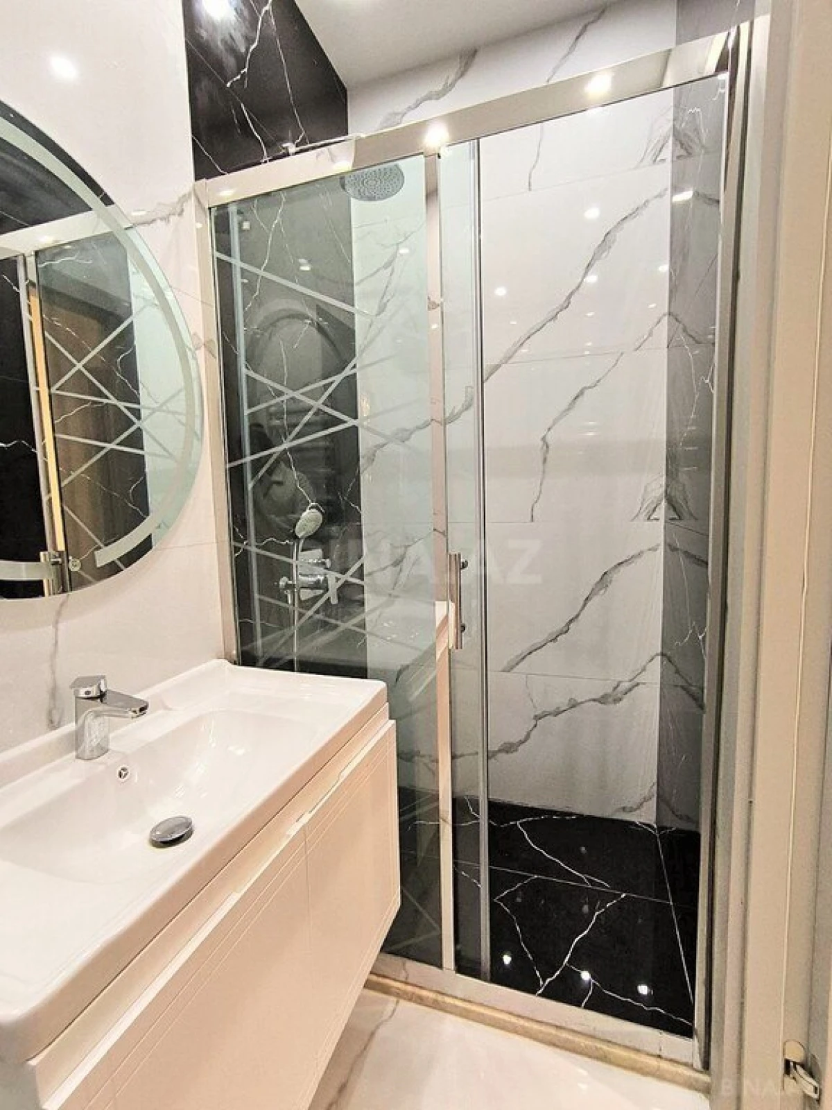 Satılır 2 otaqlı mənzil 90.9 m²