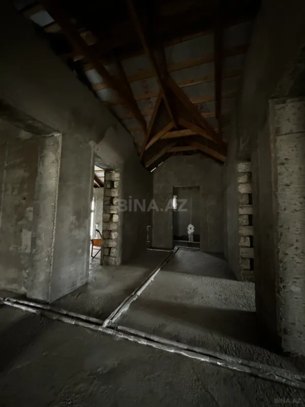 Satılır 9 otaqlı həyət evi 310 m²