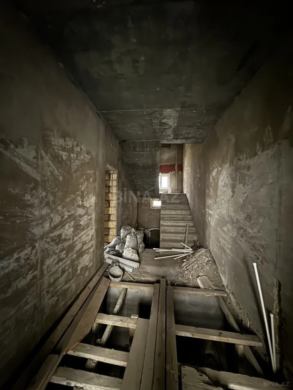 Satılır 9 otaqlı həyət evi 310 m²