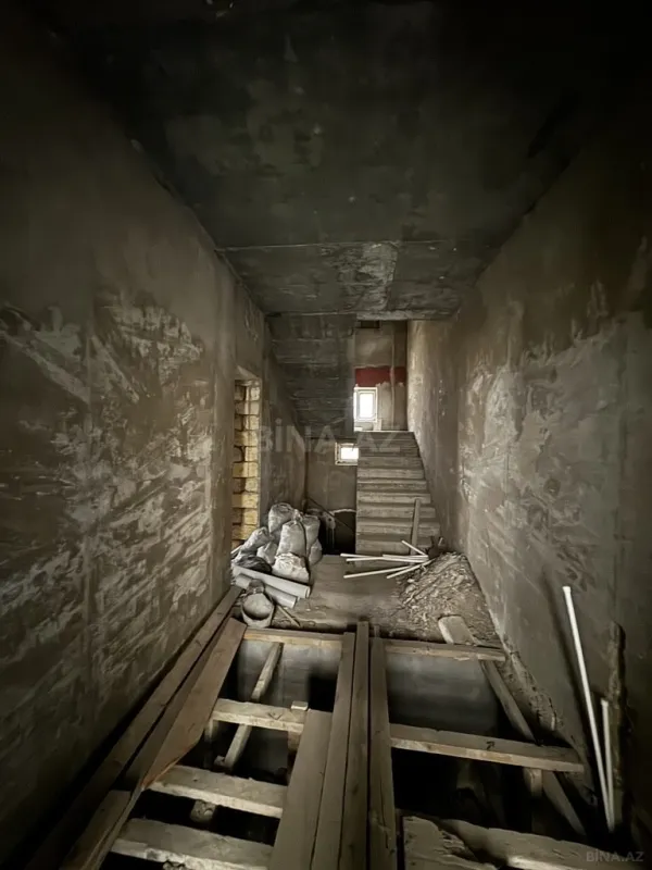 Satılır 9 otaqlı həyət evi 310 m²