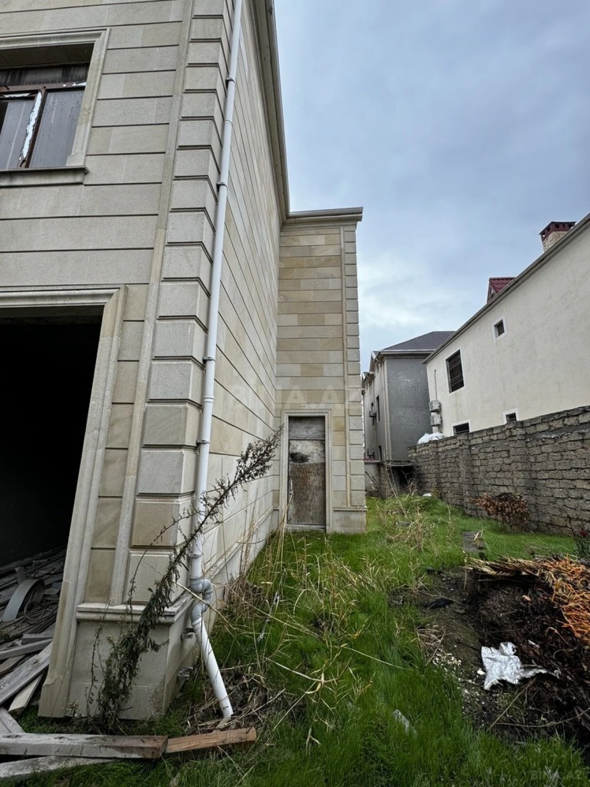 Satılır 9 otaqlı həyət evi 310 m²