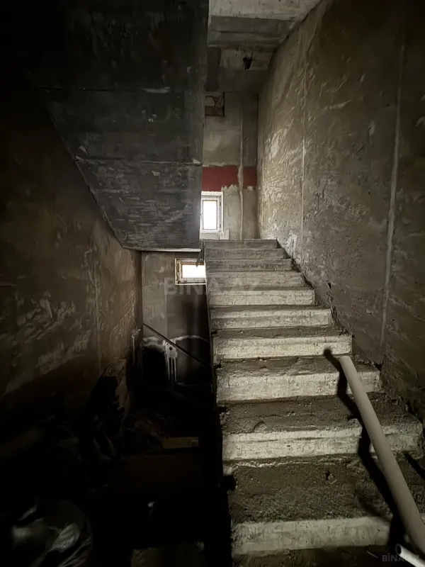 Satılır 9 otaqlı həyət evi 310 m²