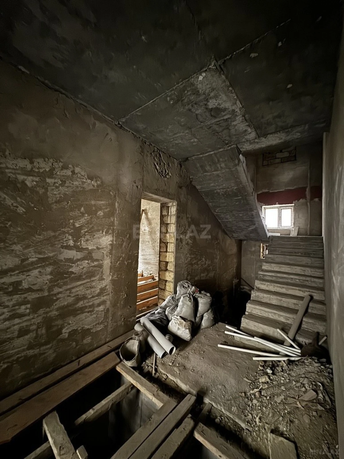 Satılır 9 otaqlı həyət evi 310 m²