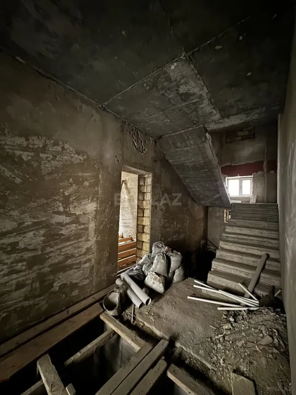 Satılır 9 otaqlı həyət evi 310 m²